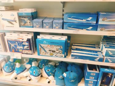 スキポール空港でKLMグッズが買えるお店