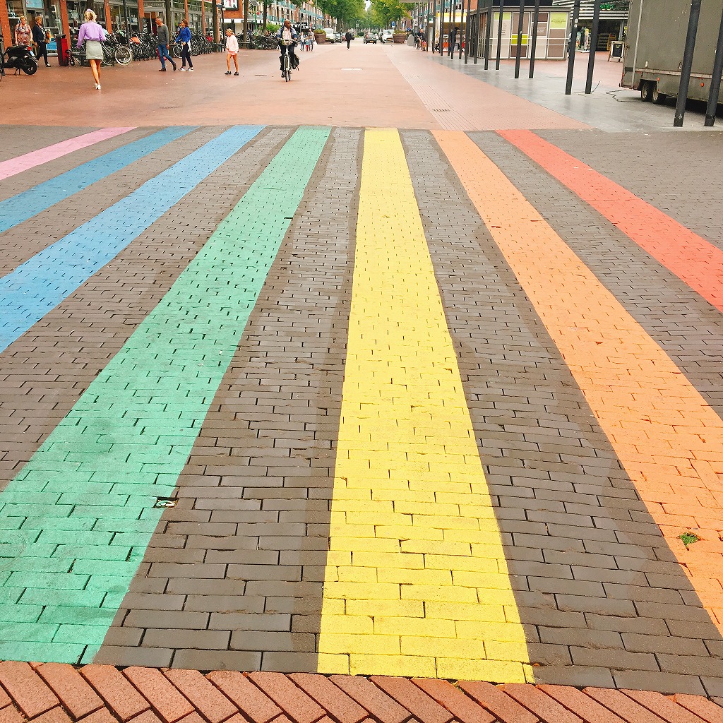 虹色の横断歩道 オランダjp