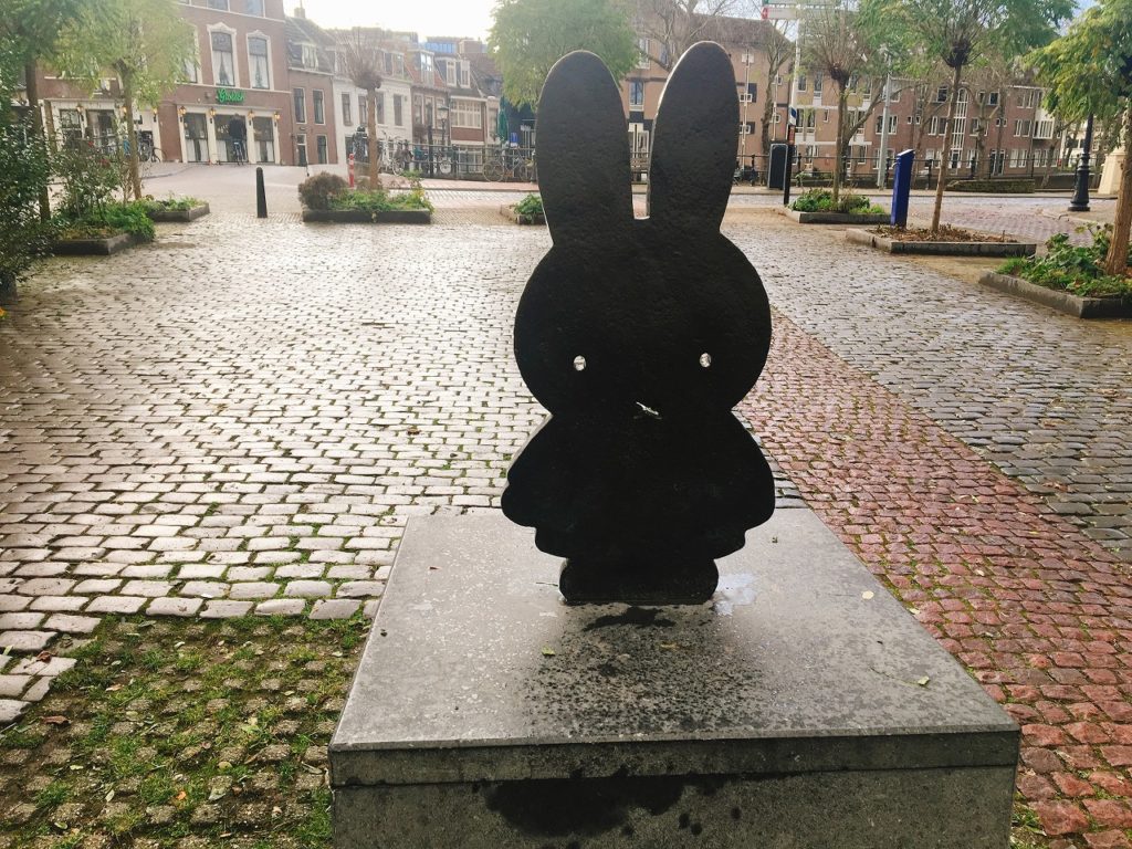 オランダでミッフィーの像がある場所│オランダjp