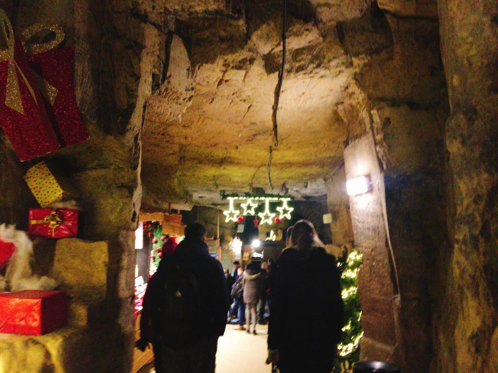 年は中止 オランダ ファルケンブルグ洞窟のクリスマスマーケット オランダジェーピー Oranda Jp