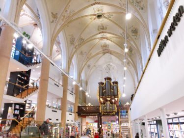 オランダの教会を利用した美しい本屋さん2選