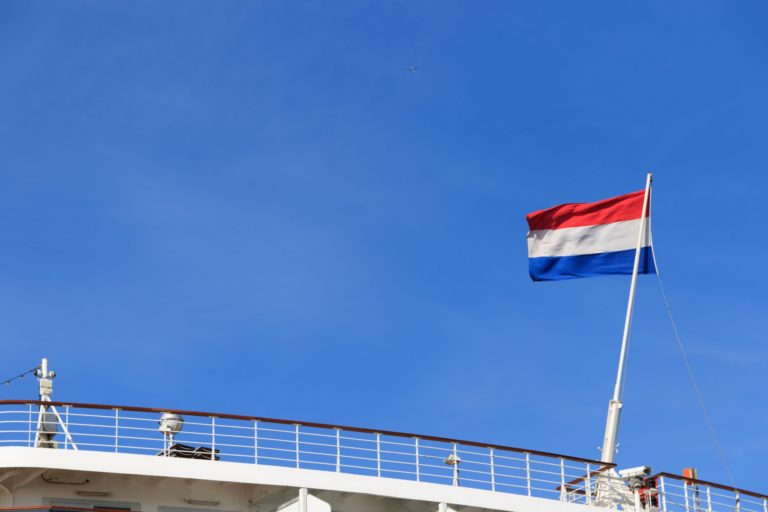 オランダの国旗に似ている国旗 オランダjp