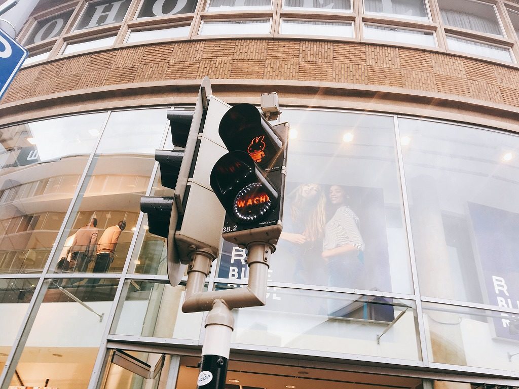 ゴッホが手懸けた名作「信号機」 We made an automatically controlled UFO traffic light for