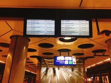 スキポール空港からアムステルダムへ移動