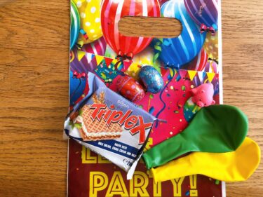 【オランダの誕生日】クラスの子供にプレゼント！トラクターチ（traktatie）