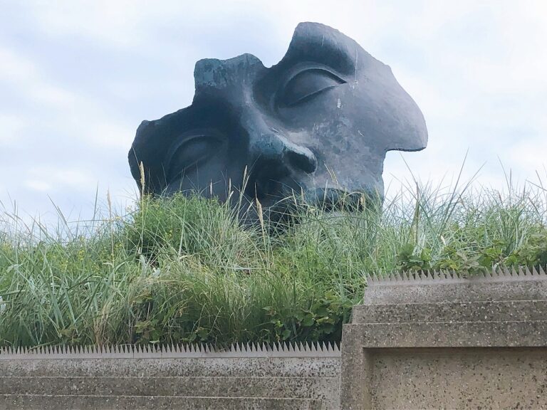 k545r121 重厚感あるオランダ民芸のスタンドミラー 花の彫刻が施