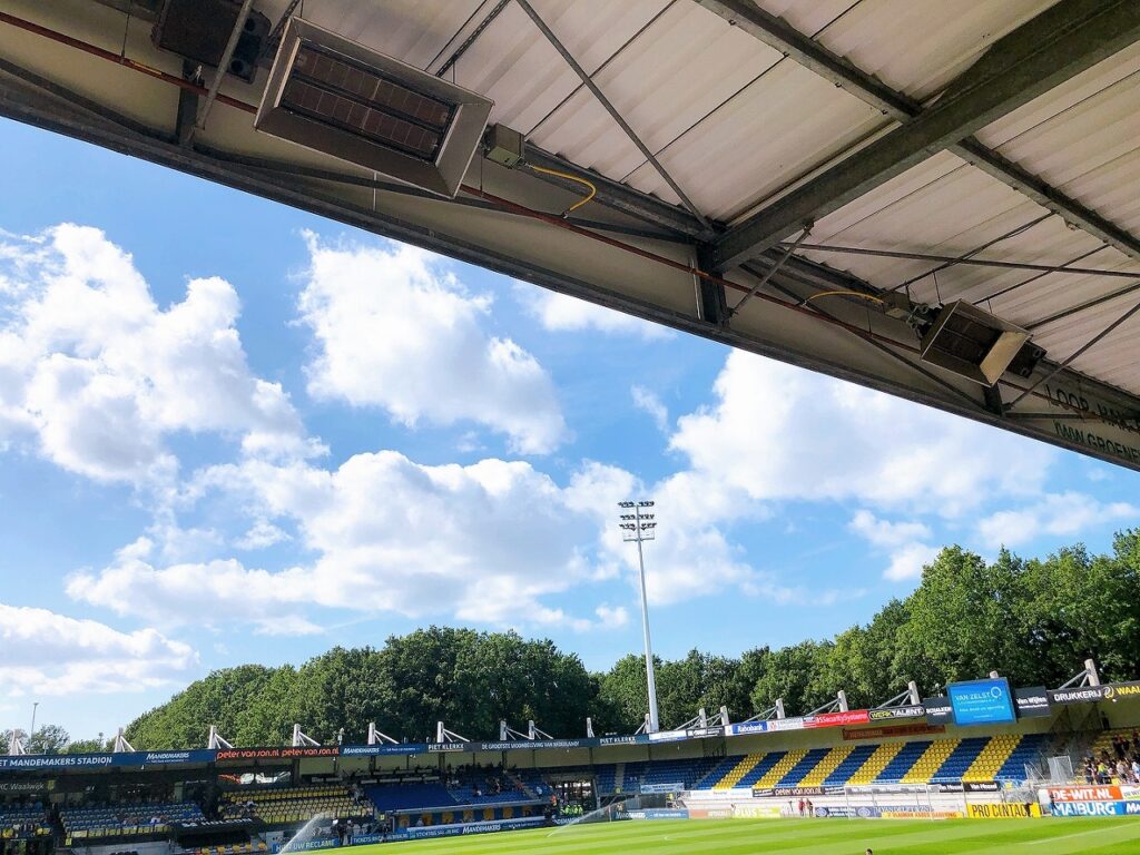 オランダサッカー観戦 菅原由勢選手 アルクマールaz オランダjp