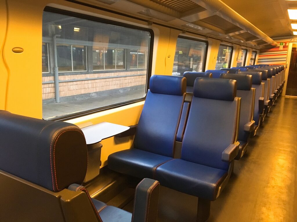 オランダ国内の特急列車インターシティダイレクト│オランダjp