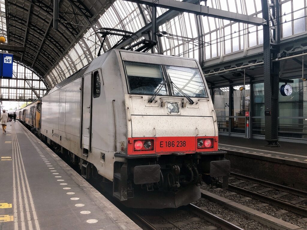 オランダ国内の特急列車インターシティダイレクト│オランダjp