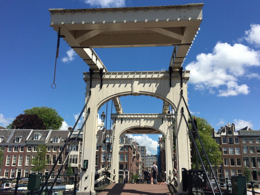 アムステルダムの橋 観光におすすめ4選 オランダjp