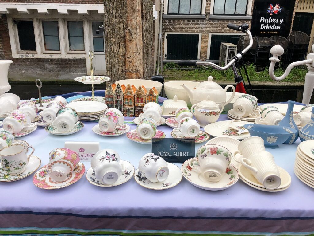 デルフト　陶器　オランダの街並み デルフト アンティークマーケット・蚤の市│オランダjp