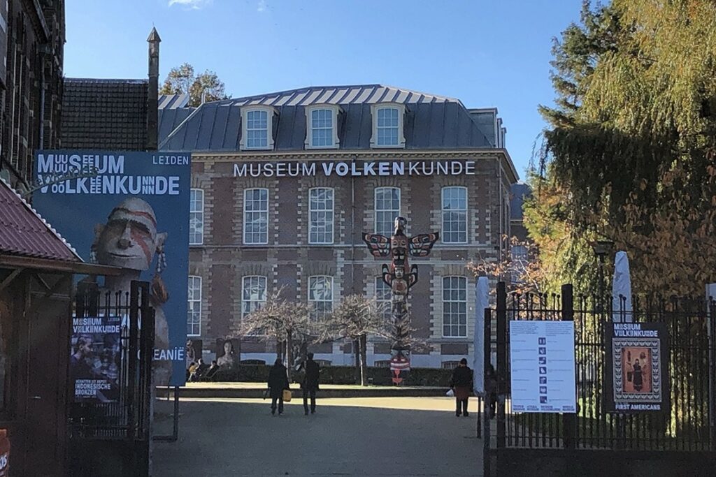 【図録】百年の時を越えて：国立民族学博物館 大阪名所図解] 国立民族学博物館