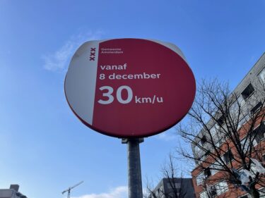 アムステルダムの車規制　速度が30キロに